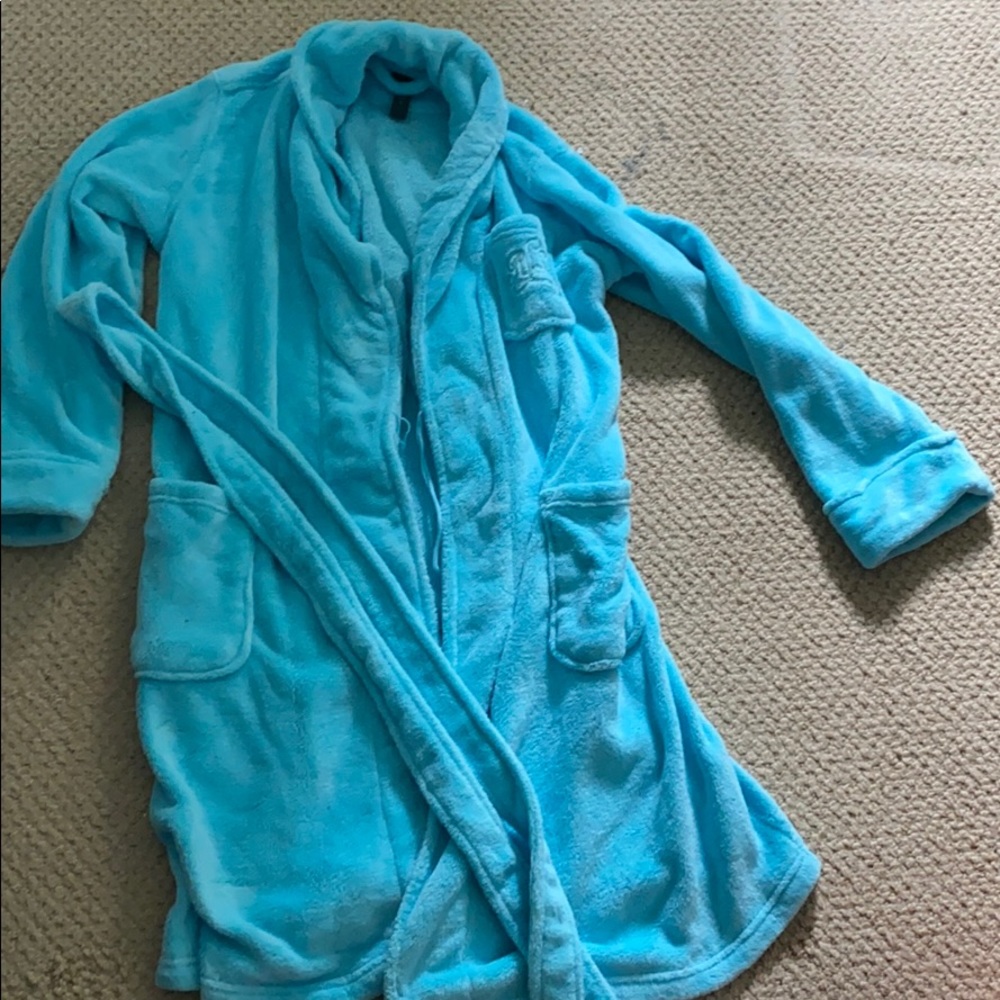 2 Robes